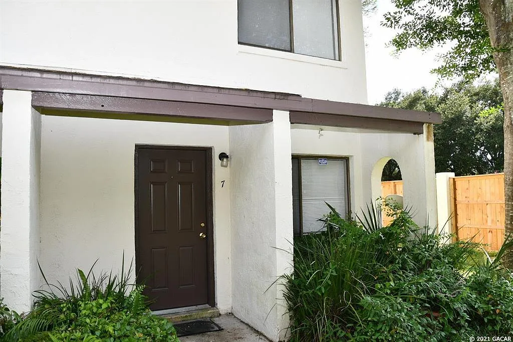 2 bed, 1.5 bath, 900 sqft, $1,350 — Photo 3