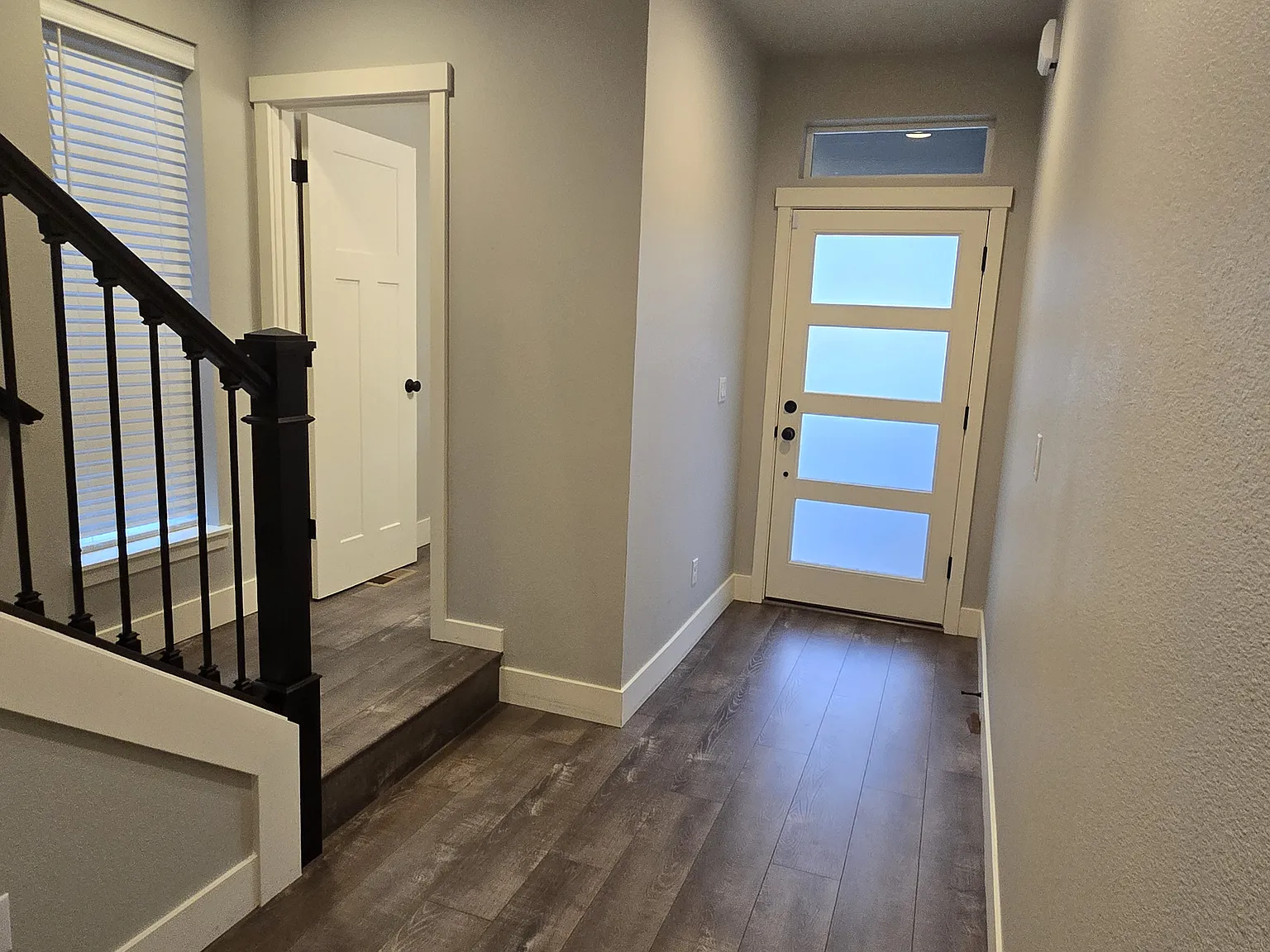 3 bed, 2.5 bath, 1715 sqft, $2,500 — Photo 2