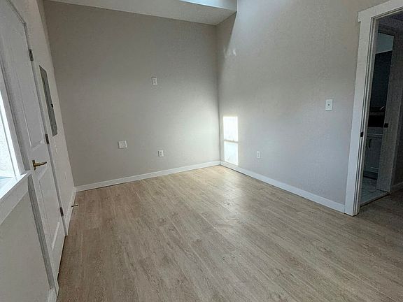 4th image of 2416 N Charles St #2