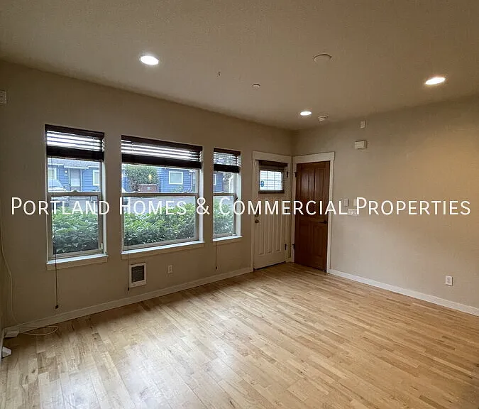 4409 NE Killingsworth St #101 — Photo 2