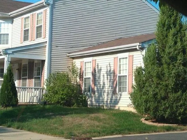 1058 Serendipity Dr, Aurora, IL 60504