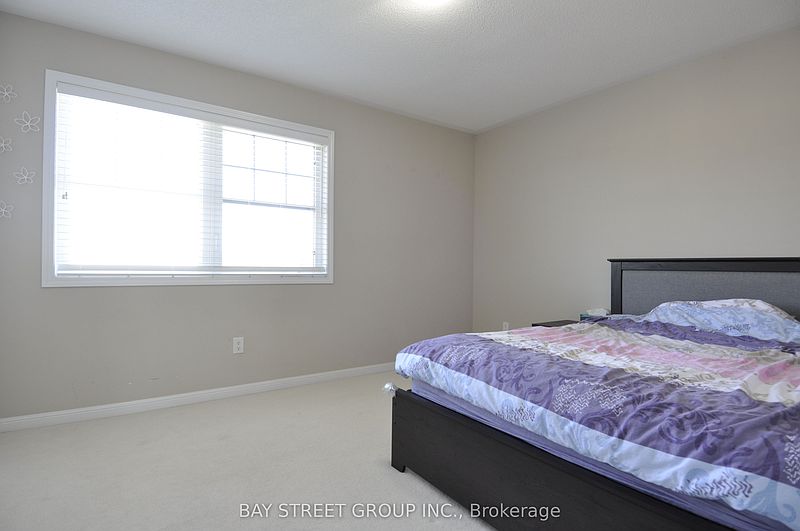 Oakville Townhouse for rent - 3 Bedrooms — photo 7