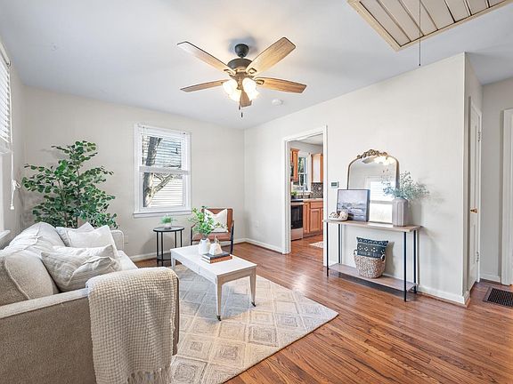 3rd image of 4906 Sycamore Pl