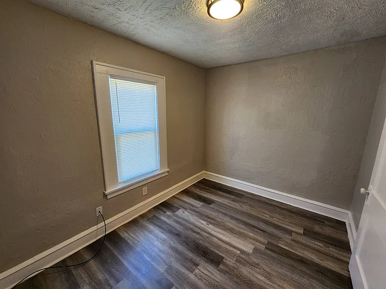 974 Royal Rd — Photo 10