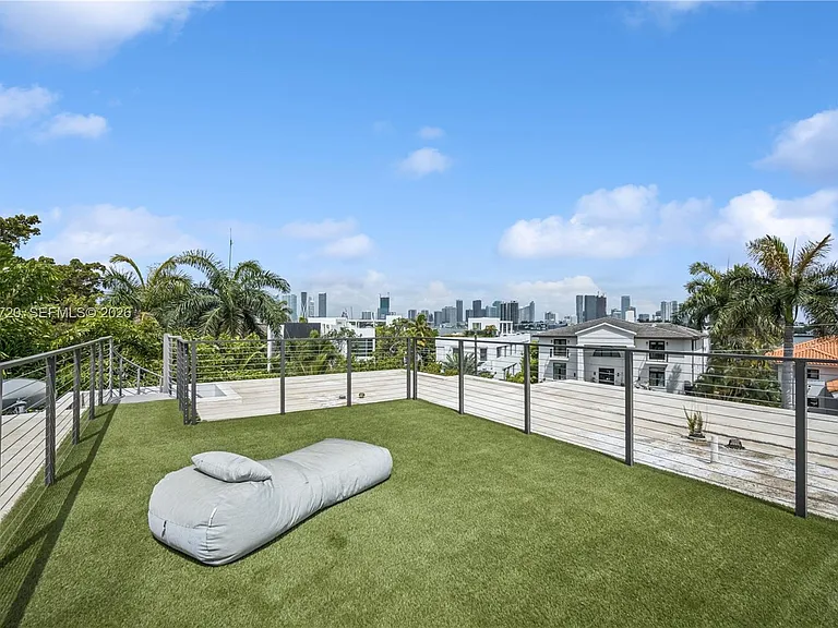 420 N Hibiscus Dr — Photo 34