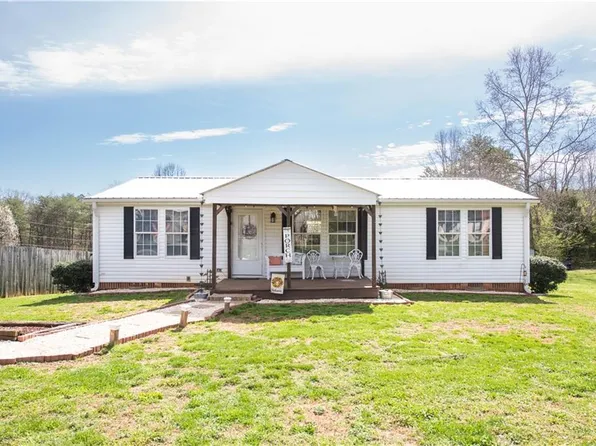 1060 Clayton Rd, Pinnacle, NC 27043