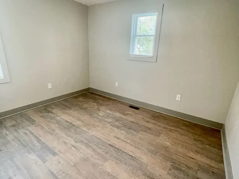 1304 Hawthorne St — Photo 15