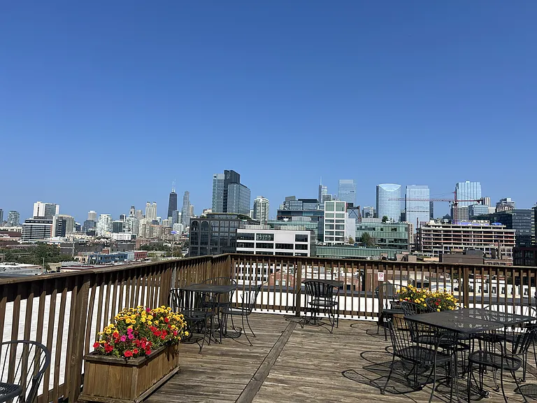 Common roof deck