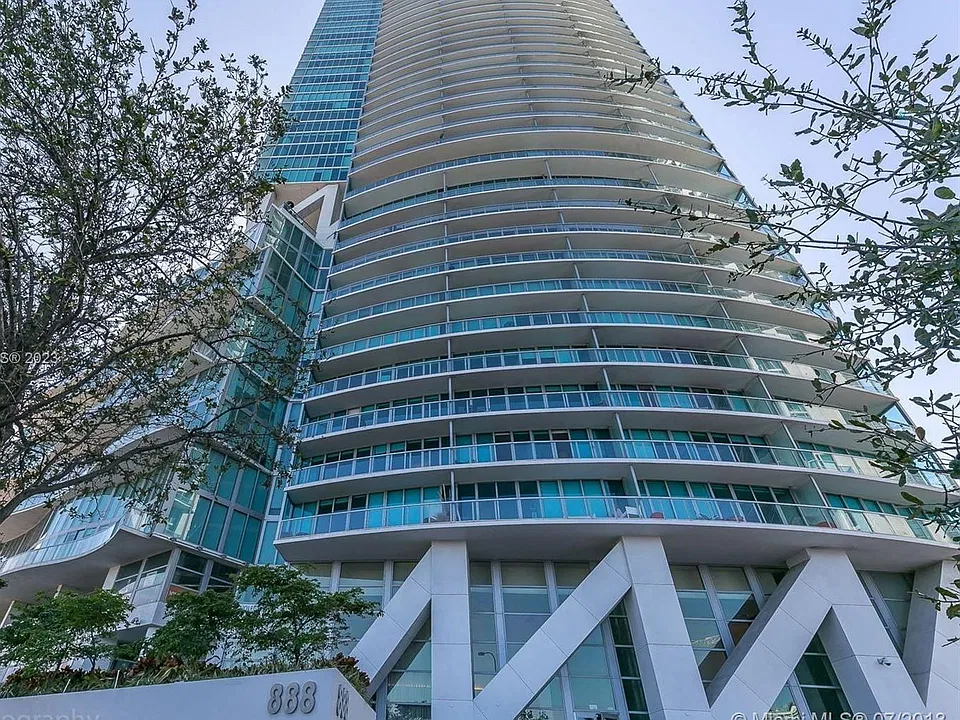 888 Biscayne Blvd #3111