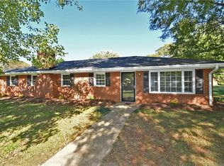 3641 Manoa Rd, Pfafftown, NC 27040