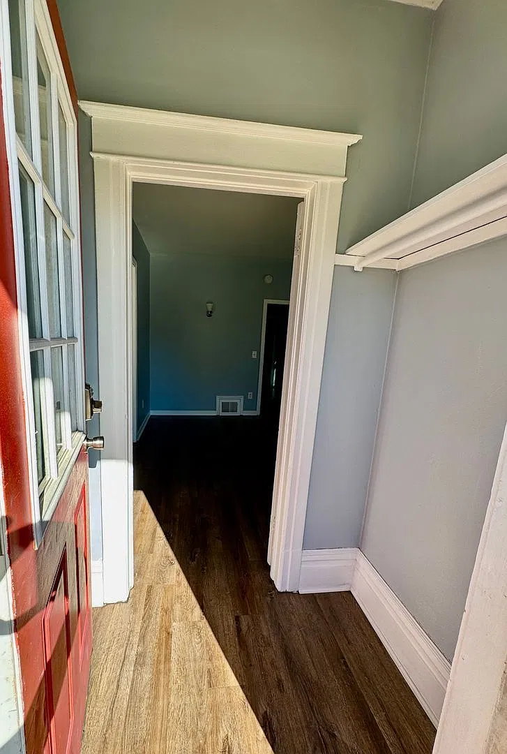 2 bed, 1.0 bath, $925 — Photo 2