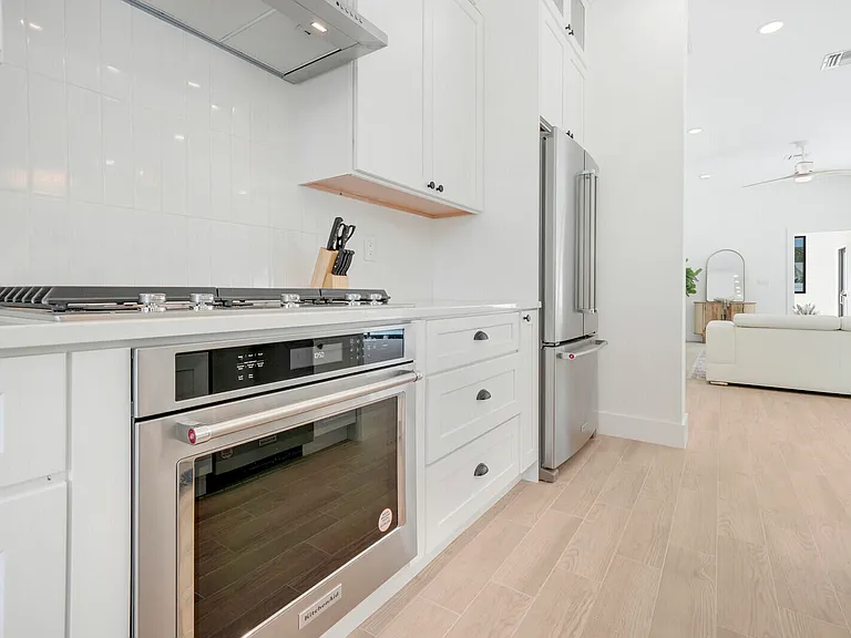 1248 N Harbor Dr — Photo 17