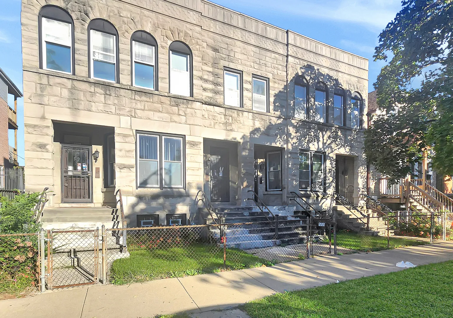 4 bed, 1400 sqft, $1,800 — Photo 1