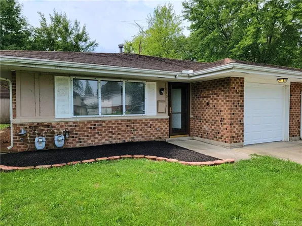 1104 Cambridge Ct, New Carlisle, OH 45344
