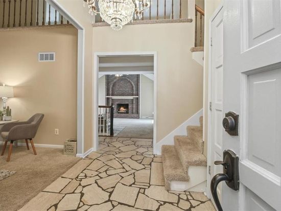 1200 NE Crestview Dr, Blue Springs, MO 64014