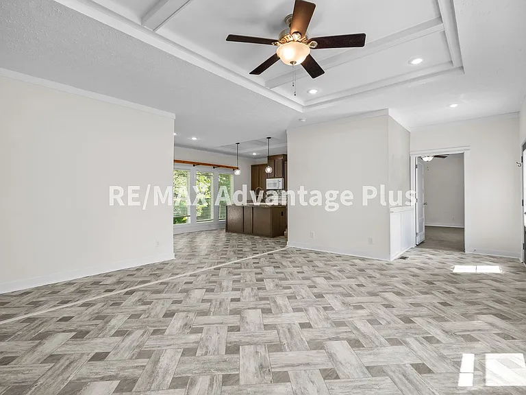 1407 Paradise Rd — Photo 6