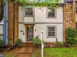 6060 Hollow Knoll Ct, Springfield, VA 22152