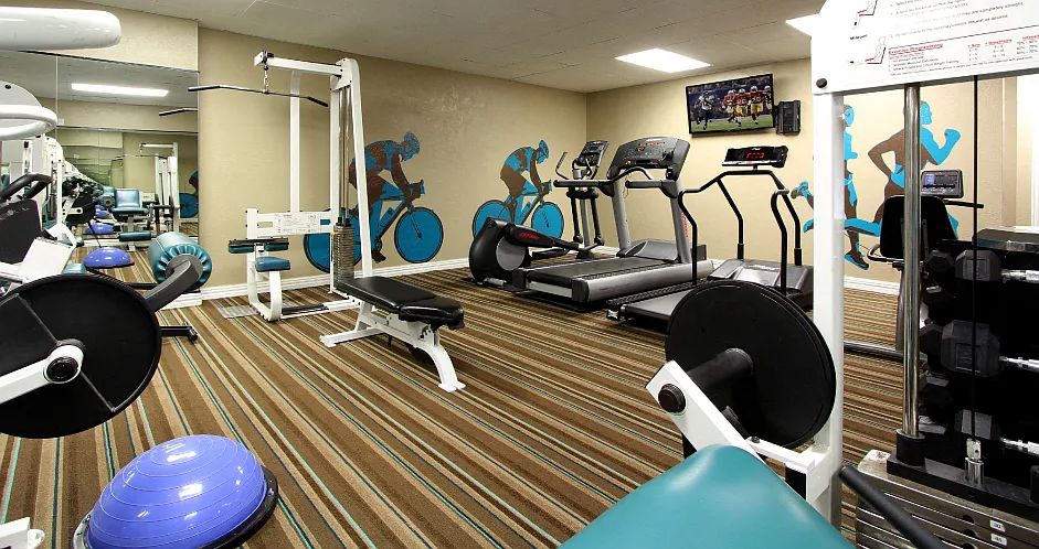 Woodlake Oaks Apartments — Photo 4