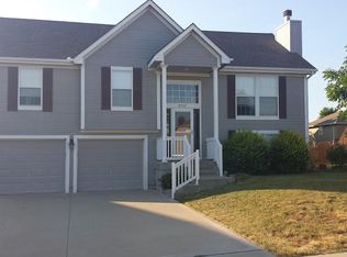 1712 Black Bear Ct, Raymore, MO 64083