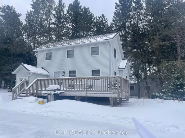 35 Paradise Rd, South Algonquin, ON K0J 2M0