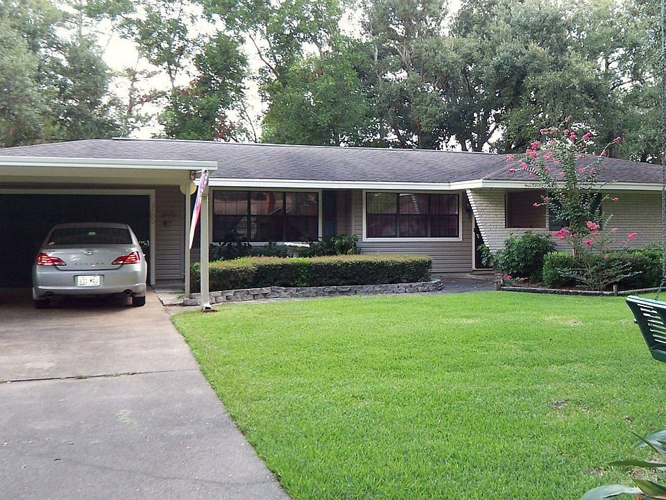 PRETTIEST STREET IN GROVES