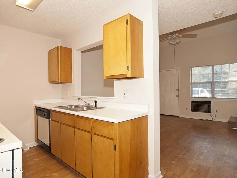4109 Spirea Dr #J — Photo 4