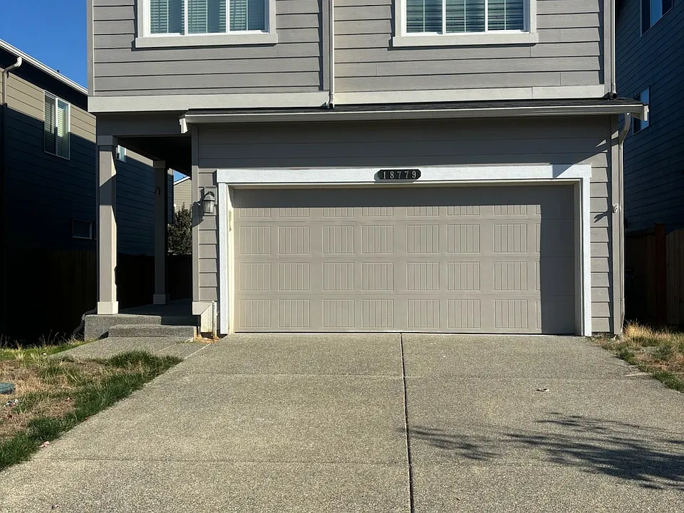 108th Ave E