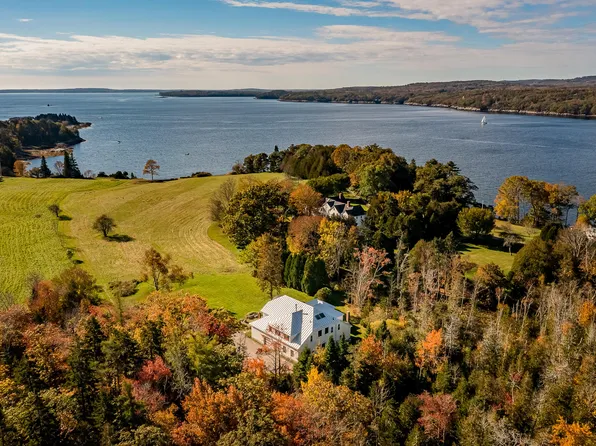 60 Beauchamp Point Road, Rockport, ME 04856