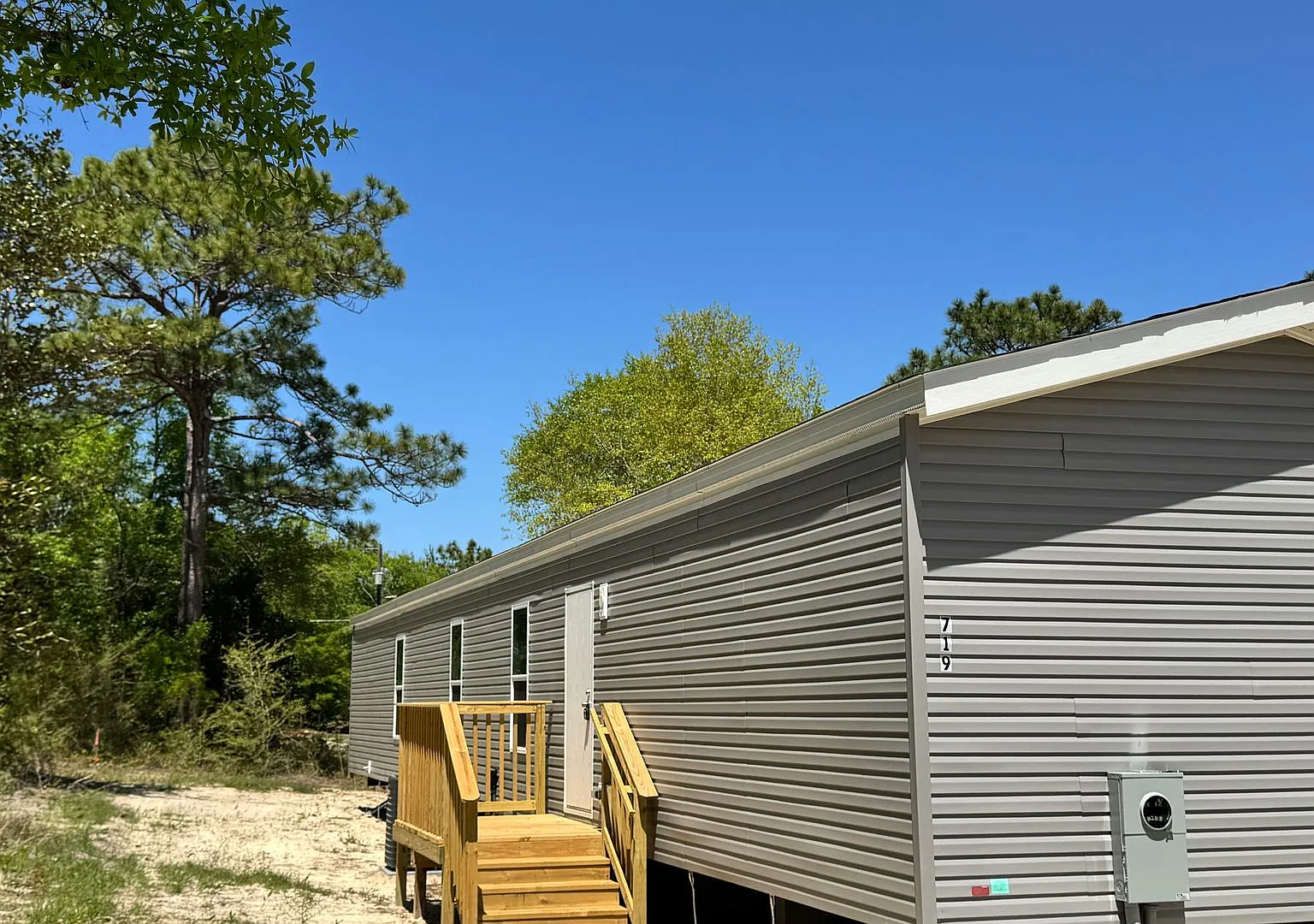 Spectacular Water-View W/ Large Deck Newer Mobile Home — Photo 4