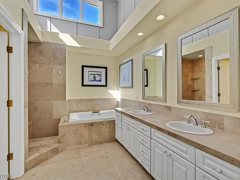 8161 Round Hills Cir — Photo 17