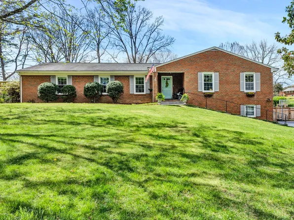 1717 Driftwood Ln SW, Roanoke, VA 24018