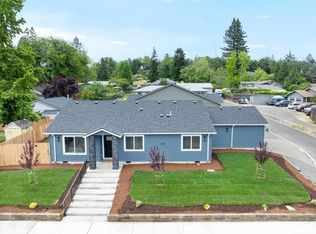 2076 Lawnridge St, Medford, OR 97504