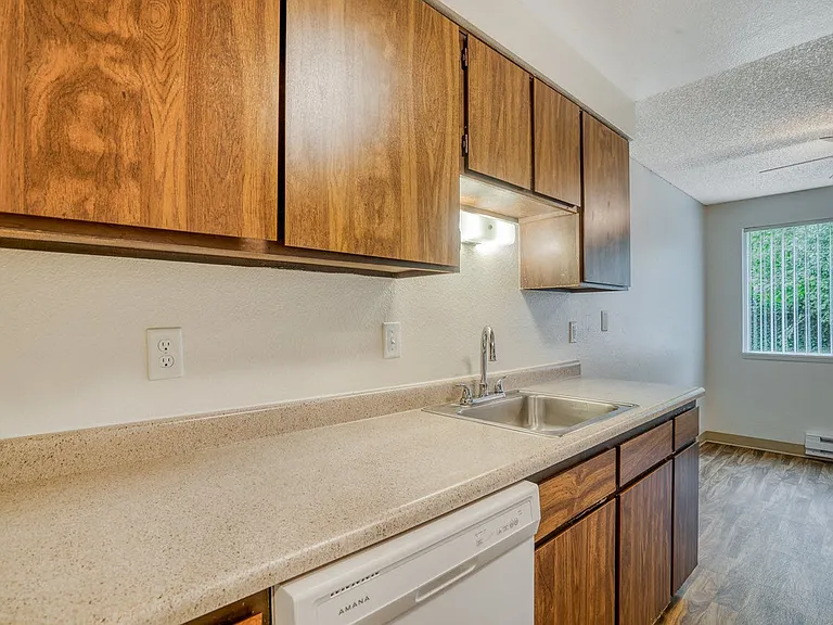 Stafford Court Apartments — Photo 5