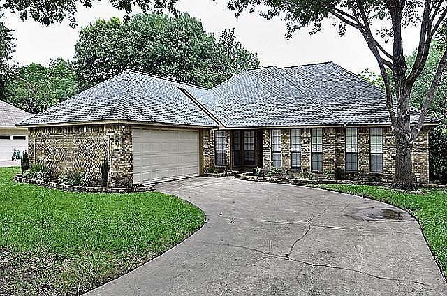 1st image of 208 Shoreline Dr