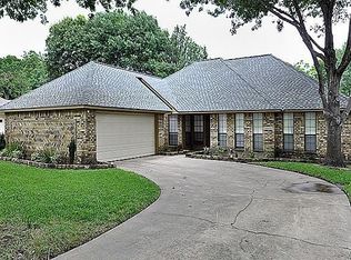 208 Shoreline Dr, Desoto, TX 75115