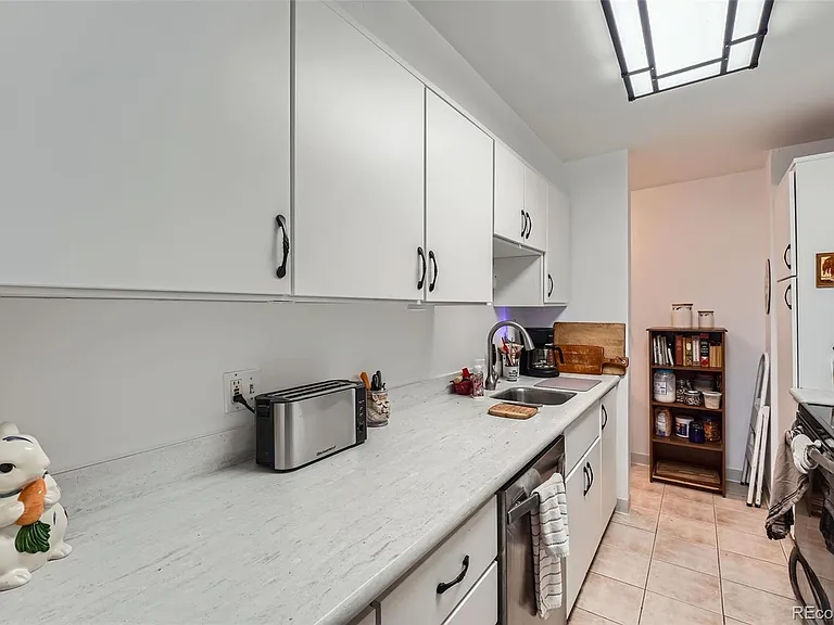 1313 Steele St #606 — Photo 4