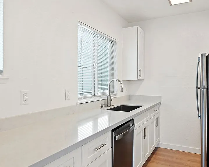 Pine Street Apartments — Photo 12