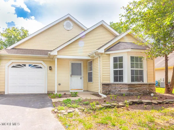 3 Winding River Road, Lakewood, NJ 08701