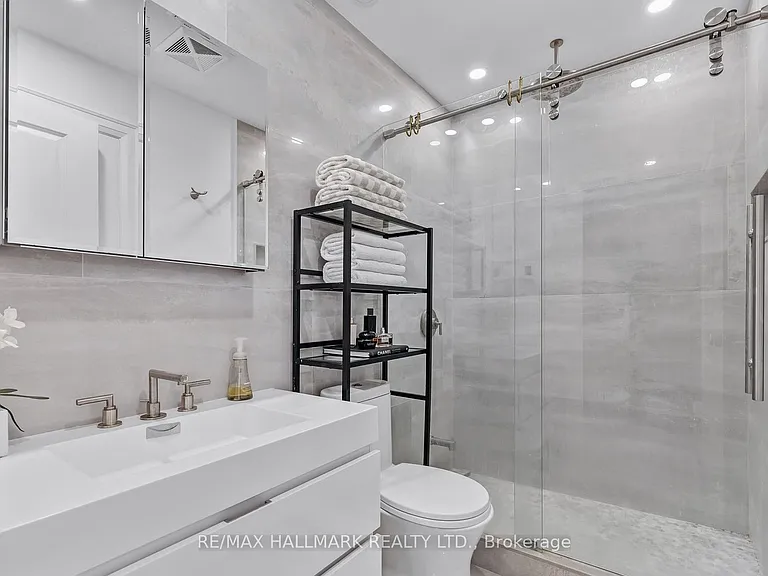 9608 Yonge St #1610A — Photo 12