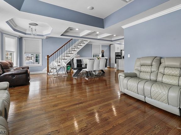 3rd image of 695 Ridge St