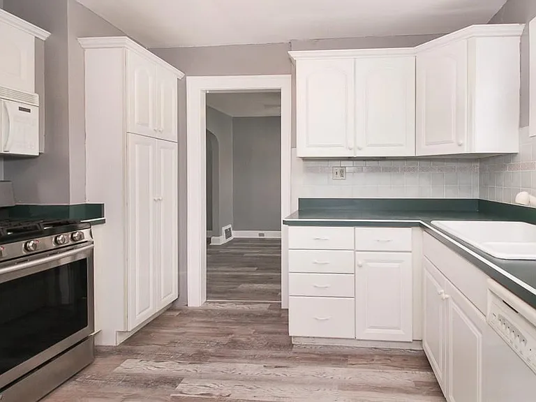 4520 Kenmore Ave — Photo 8