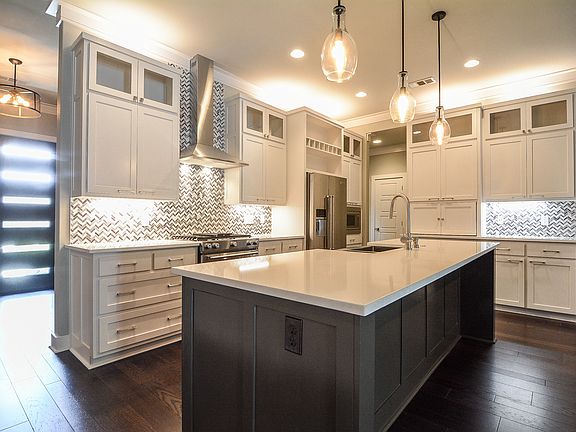 5th image of 9449 Meadow Gardens Cir