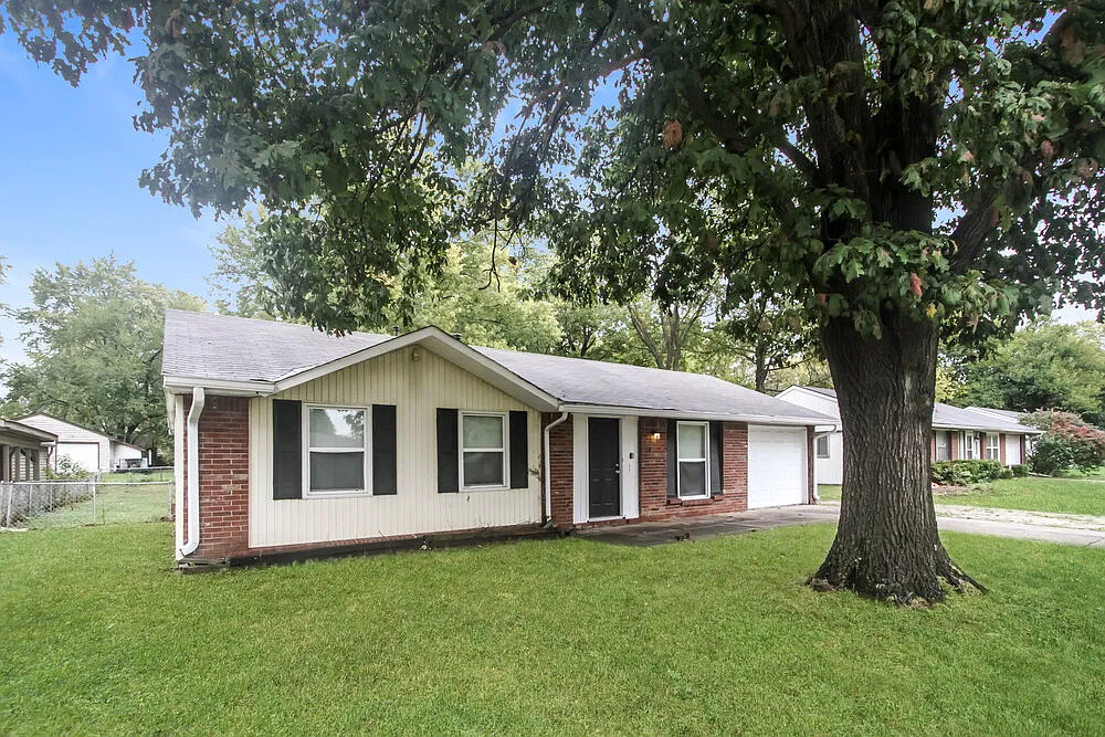 3 bed, 1.0 bath, 1225 sqft, $1,605 — Photo 3