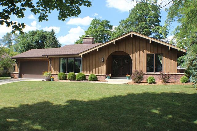 1st image of 3528 W Thorncrest Dr