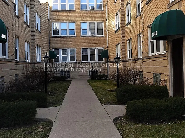 4043 N Mozart St #1E — Photo 15
