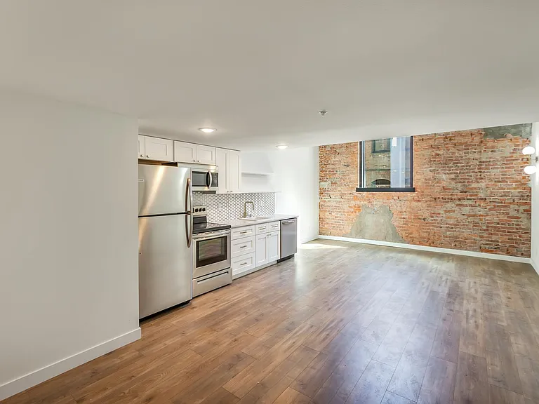 174 S Howard St #18 — Photo 6