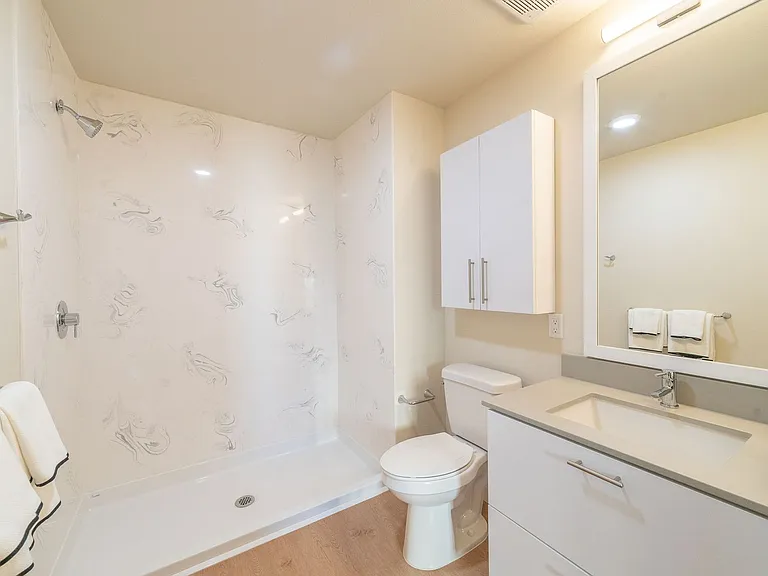 240 W Macarthur Blvd — Photo 7