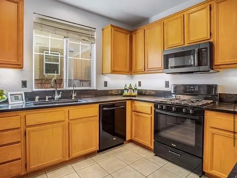 25963 Newport Ave — Photo 10