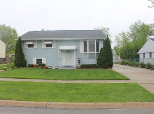 315 Field Ln, Streamwood, IL 60107