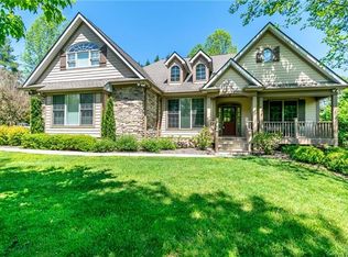 183 Willow Place Cir, Hendersonville, NC 28739